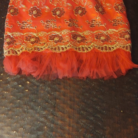 Formal woman's Chinese dress - Picture 3 of 11